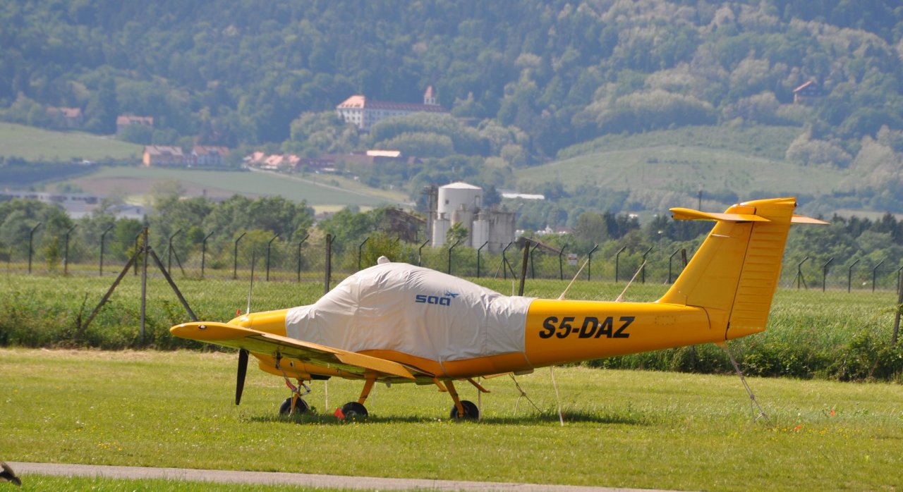 Nebo nad mariborskim letališčem Nebo nad mariborskim letališčem