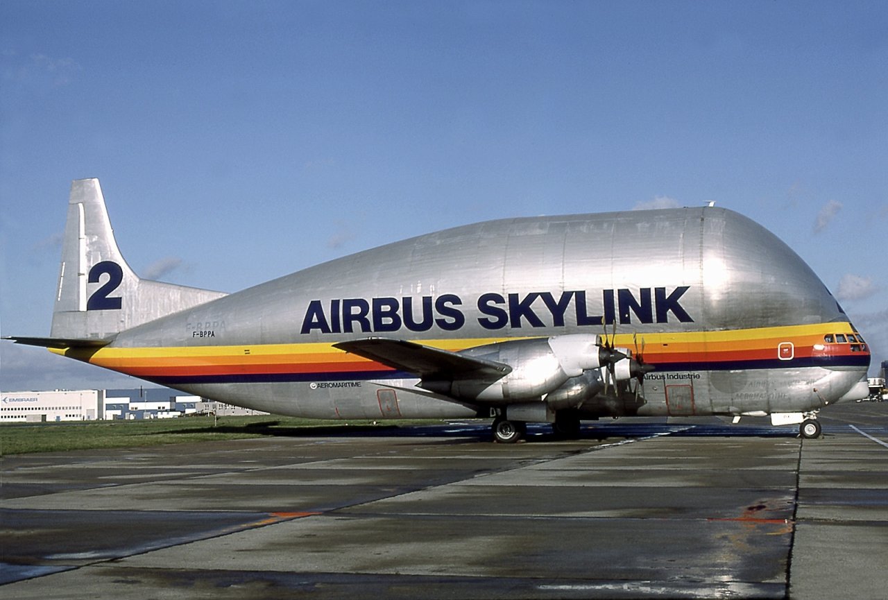Airbusov Skylink Super Guppy, narejen na osnovi prastarega Boeinga leta 1984.
