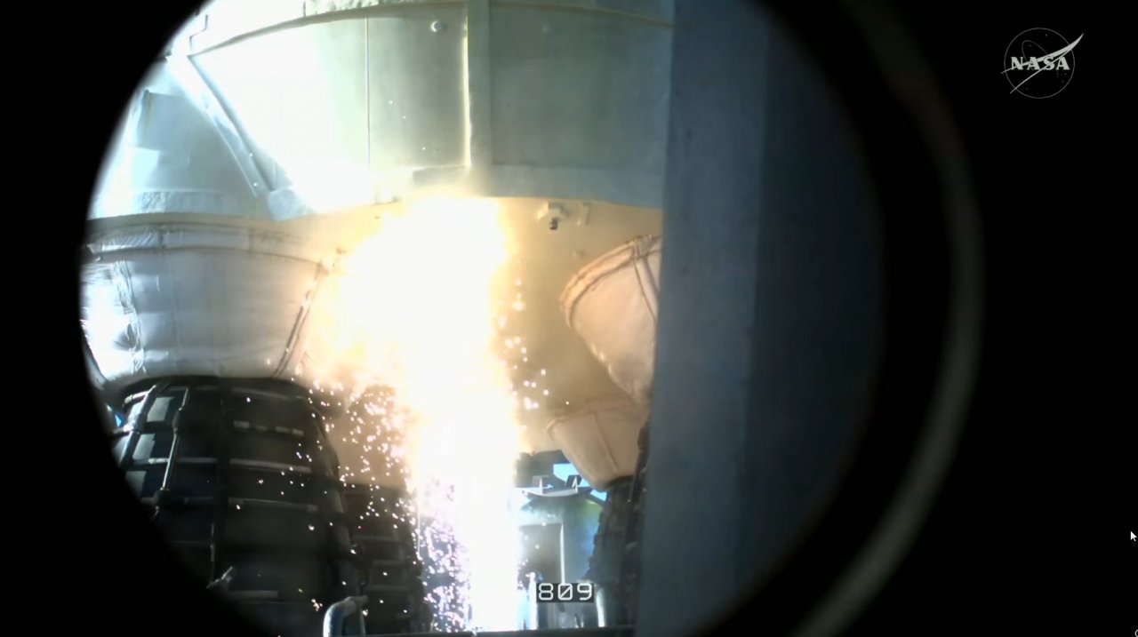 Artemis II uspešno poletel proti Luni