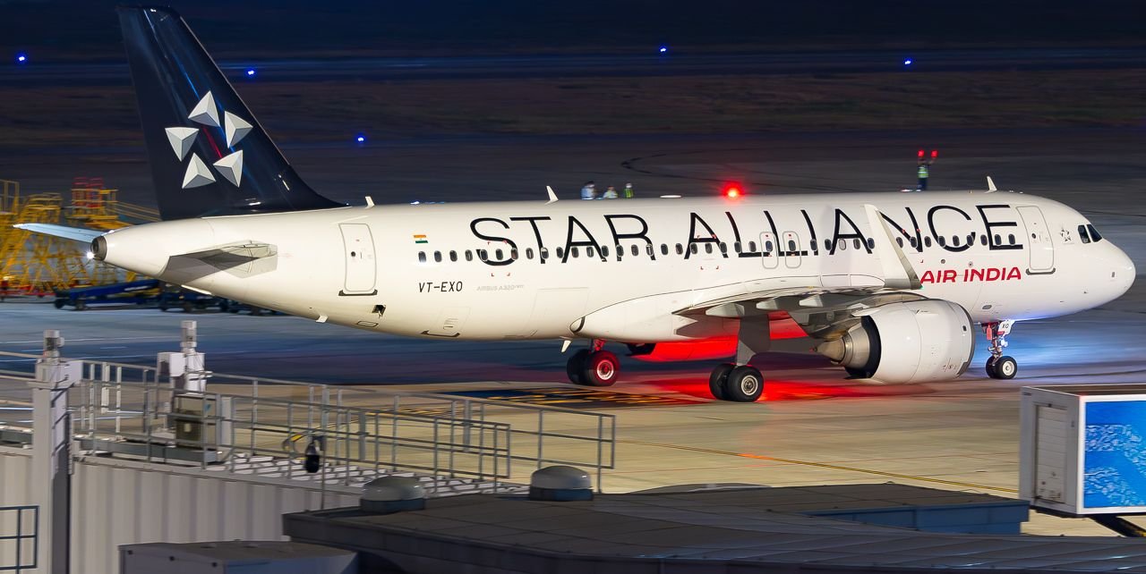 Airbus A320 za nekaj sekund ostal brez vseh kontrol Airbus A320 za nekaj sekund ostal brez vseh kontrol