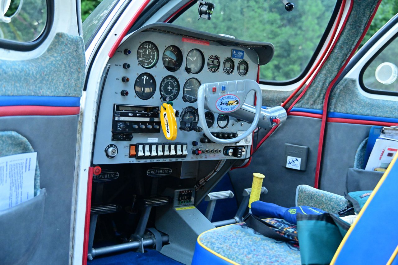 Amfibija, ki po skoraj 80 letih še vedno pristaja na vodi