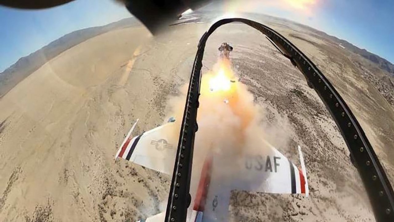 Zasukane lopatice so pokopale Thunderbirdov F-16 Zasukane lopatice so pokopale Thunderbirdov F-16