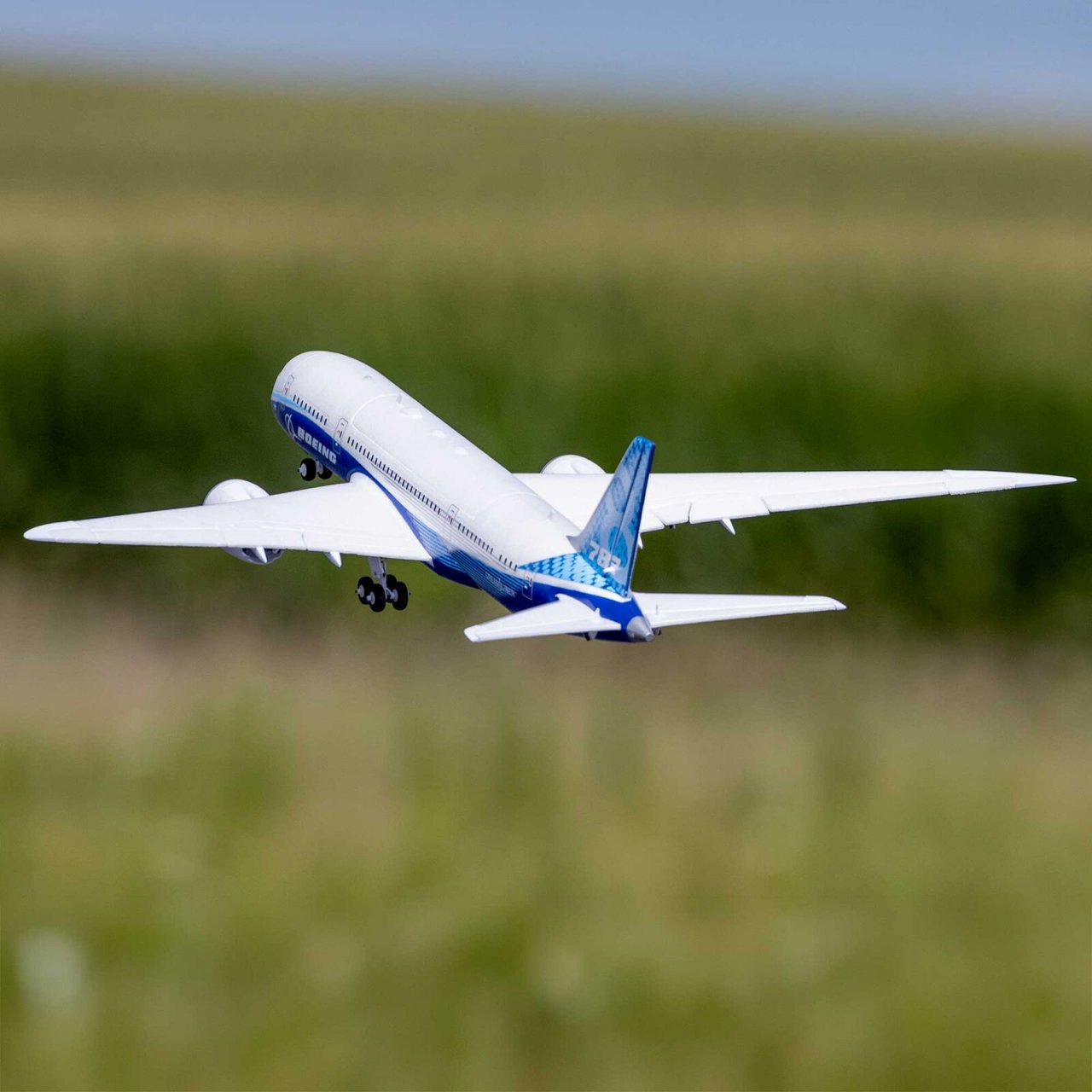 Miniaturni Boeing 787 z dvema električnima turbinama Miniaturni Boeing 787 z dvema električnima turbinama