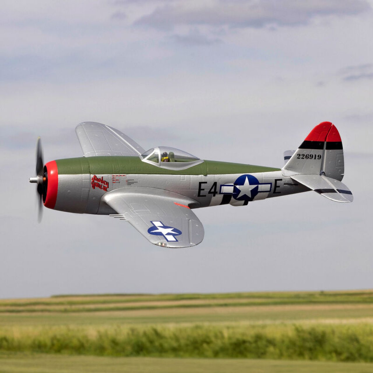 Miniaturni P-47 Thunderbolt z uvlačljivim podvozjem in zakrilci Miniaturni P-47 Thunderbolt z uvlačljivim podvozjem in zakrilci